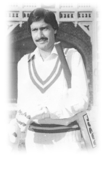 Shafiq Ahmad, professional, 1975-77